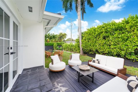 House in Miami Shores, Florida 4 bedrooms, 233 sq.m. № 1976031 - photo 26