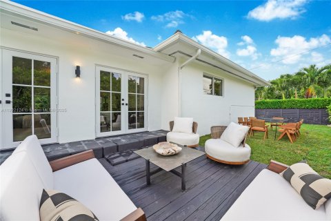 House in Miami Shores, Florida 4 bedrooms, 233 sq.m. № 1976031 - photo 24