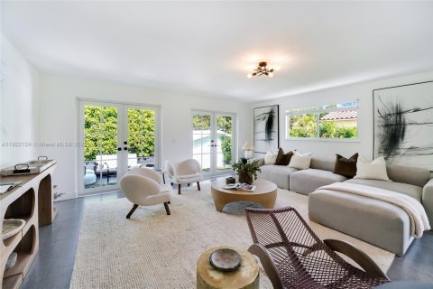 House in Miami Shores, Florida 4 bedrooms, 233 sq.m. № 1976031 - photo 5