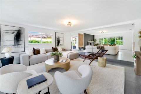 House in Miami Shores, Florida 4 bedrooms, 233 sq.m. № 1976031 - photo 6