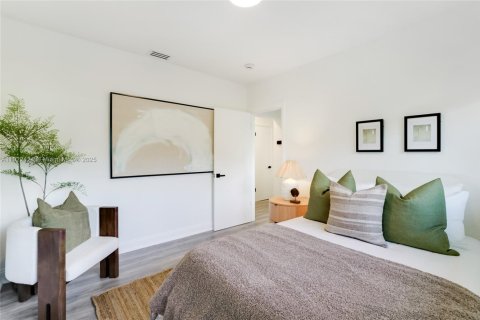 House in Miami Shores, Florida 4 bedrooms, 233 sq.m. № 1976031 - photo 17