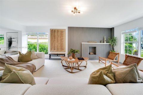 House in Miami Shores, Florida 4 bedrooms, 233 sq.m. № 1976031 - photo 28