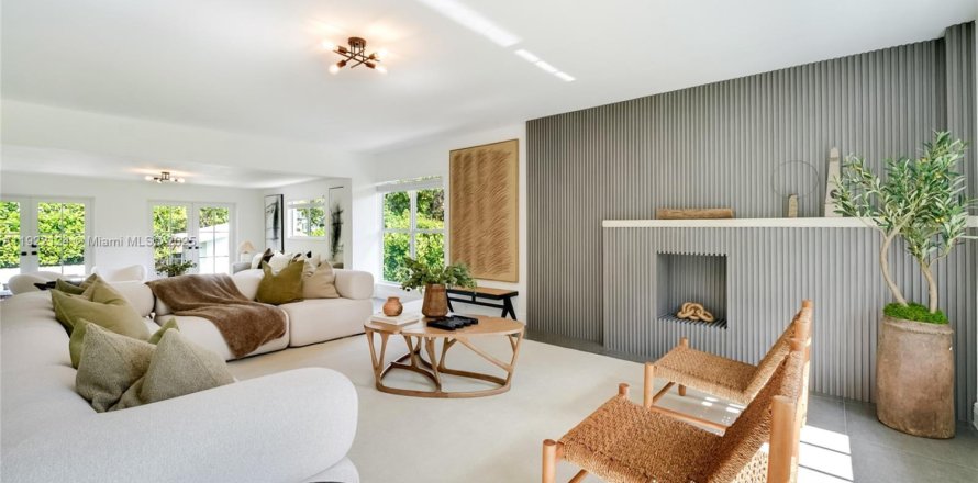 House in Miami Shores, Florida 4 bedrooms, 233 sq.m. № 1976031