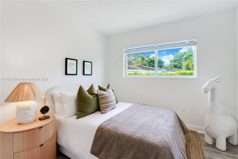 House in Miami Shores, Florida 4 bedrooms, 233 sq.m. № 1976031 - photo 16