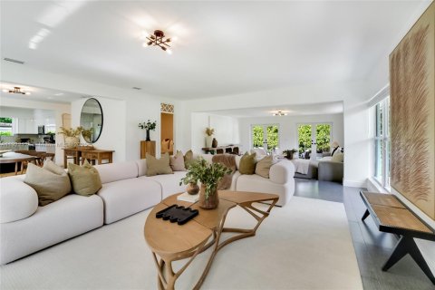 House in Miami Shores, Florida 4 bedrooms, 233 sq.m. № 1976031 - photo 4