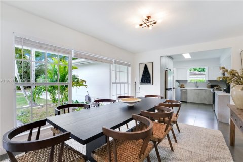 House in Miami Shores, Florida 4 bedrooms, 233 sq.m. № 1976031 - photo 8