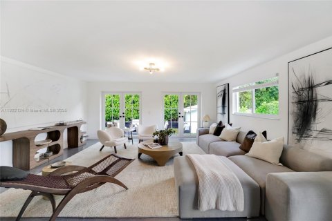 House in Miami Shores, Florida 4 bedrooms, 233 sq.m. № 1976031 - photo 30