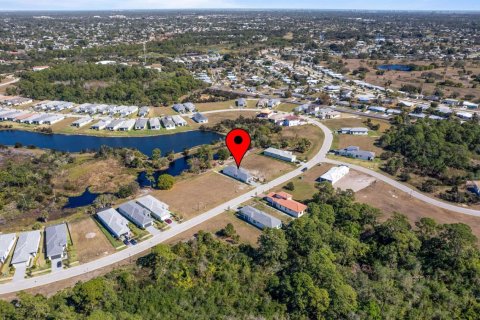 House in Port St. Lucie, Florida 2 bedrooms, 138.8 sq.m. № 2190044 - photo 22