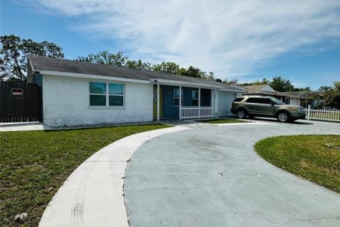 Casa en Port Richey, Florida 3 dormitorios, 133.22 m2 № 2128081