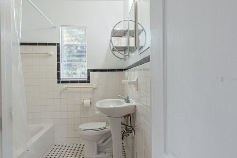 Villa ou maison à louer à DeLand, Floride: 2 chambres, 74.32 m2 № 2094661 - photo 10