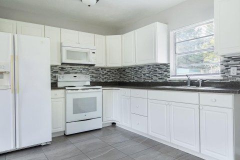 Villa ou maison à louer à DeLand, Floride: 2 chambres, 74.32 m2 № 2094661 - photo 7