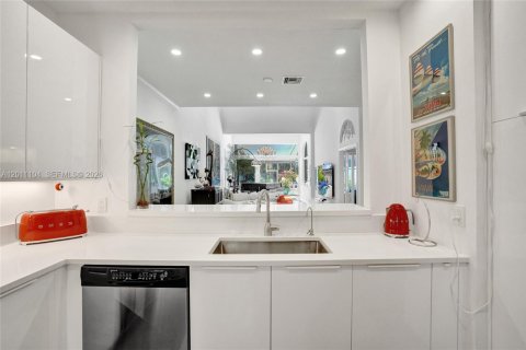 House in Pompano Beach, Florida 3 bedrooms, 243.13 sq.m. № 2075312 - photo 15