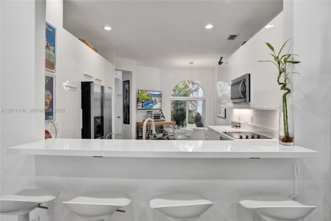 House in Pompano Beach, Florida 3 bedrooms, 243.13 sq.m. № 2075312 - photo 18