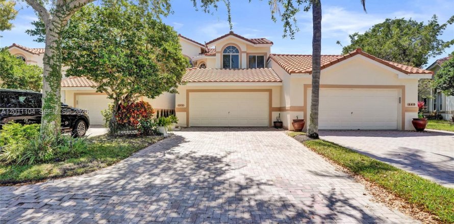 House in Pompano Beach, Florida 3 bedrooms, 243.13 sq.m. № 2075312
