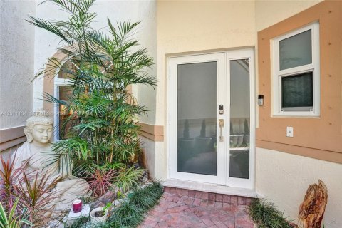 House in Pompano Beach, Florida 3 bedrooms, 243.13 sq.m. № 2075312 - photo 4