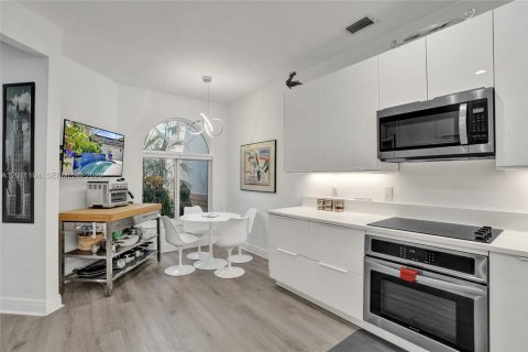 House in Pompano Beach, Florida 3 bedrooms, 243.13 sq.m. № 2075312 - photo 16