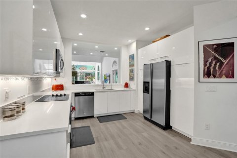 House in Pompano Beach, Florida 3 bedrooms, 243.13 sq.m. № 2075312 - photo 13