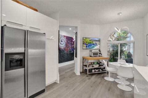 House in Pompano Beach, Florida 3 bedrooms, 243.13 sq.m. № 2075312 - photo 17