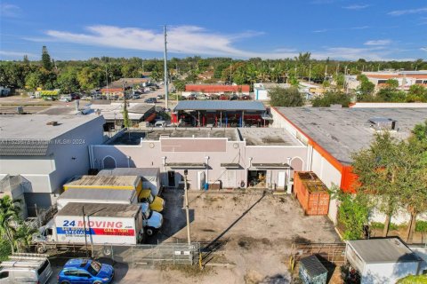 Commercial property in Miami, Florida № 1694428 - photo 17