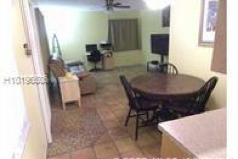 Copropriété à louer à Coral Springs, Floride: 2 chambres № 1224568 - photo 1