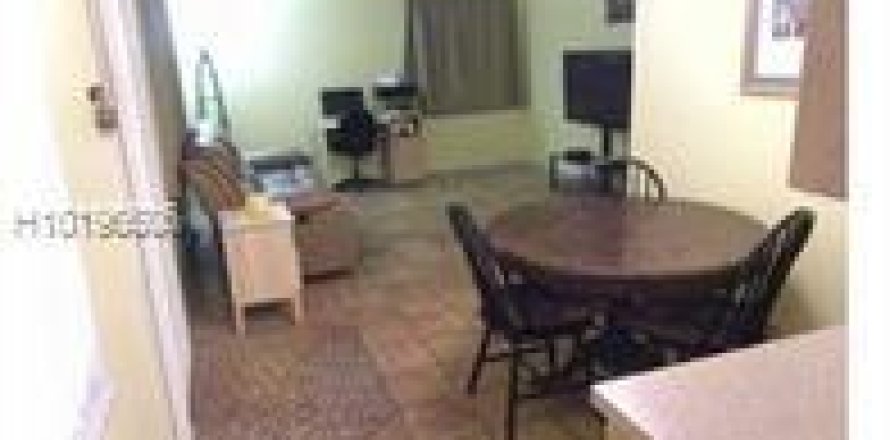 Condominio en Coral Springs, Florida, 2 dormitorios № 1224568