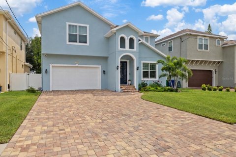 Casa en Tampa, Florida 4 dormitorios, 297.84 m2 № 2381319