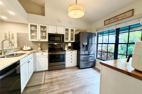 Villa ou maison à louer à Sarasota, Floride: 2 chambres, 128.21 m2 № 2425821 - photo 4