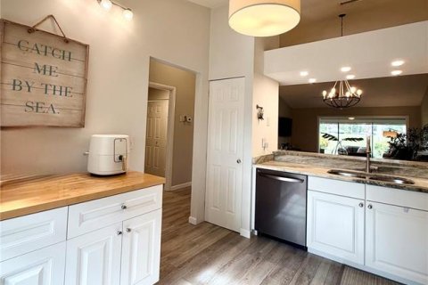 Villa ou maison à louer à Sarasota, Floride: 2 chambres, 128.21 m2 № 2425821 - photo 6