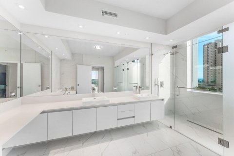 Condominio en venta en Riviera Beach, Florida, 2 dormitorios, 234.58 m2 № 2145969 - foto 16