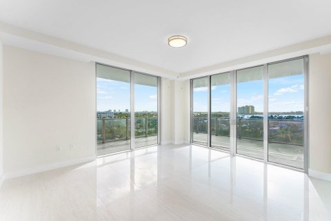 Condominio en venta en Riviera Beach, Florida, 2 dormitorios, 234.58 m2 № 2145969 - foto 14