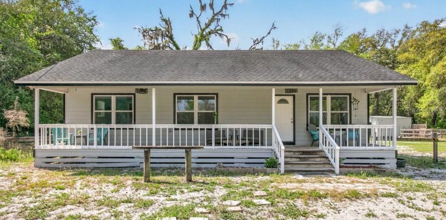 House in Palatka, Florida 3 bedrooms, 108.7 sq.m. № 2110847