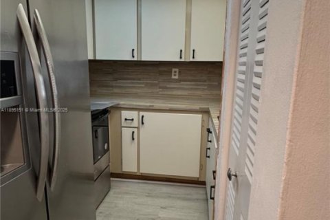 Copropriété à louer à Miami, Floride: 1 chambre, 75.53 m2 № 1947278 - photo 4