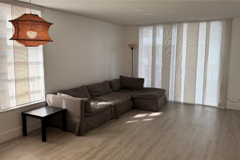 Copropriété à louer à Miami, Floride: 1 chambre, 75.53 m2 № 1947278 - photo 1