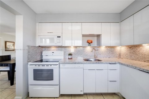 Condominio en venta en Miami, Florida, 2 dormitorios, 91.51 m2 № 2076974 - foto 5