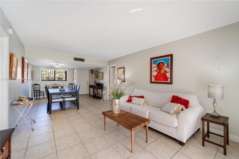 Condominio en venta en Miami, Florida, 2 dormitorios, 91.51 m2 № 2076974 - foto 11