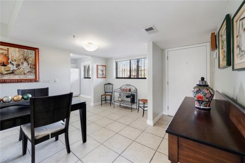 Condominio en venta en Miami, Florida, 2 dormitorios, 91.51 m2 № 2076974 - foto 3
