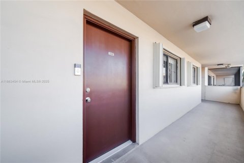 Condominio en venta en Miami, Florida, 2 dormitorios, 91.51 m2 № 2076974 - foto 25