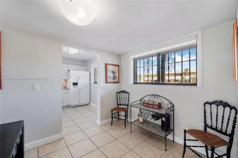 Condominio en venta en Miami, Florida, 2 dormitorios, 91.51 m2 № 2076974 - foto 4