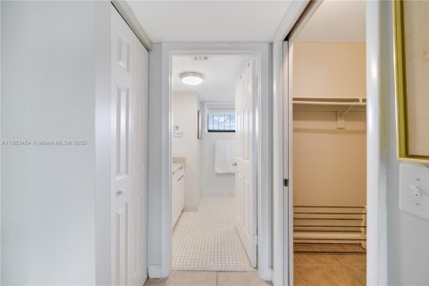 Condominio en venta en Miami, Florida, 2 dormitorios, 91.51 m2 № 2076974 - foto 18