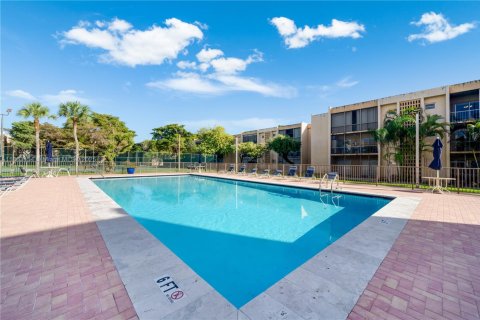 Condominio en venta en Miami, Florida, 2 dormitorios, 91.51 m2 № 2076974 - foto 28