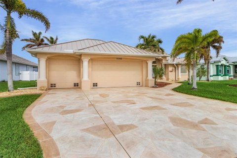Casa en venta en Port Charlotte, Florida, 3 dormitorios, 193.33 m2 № 1568489 - foto 1