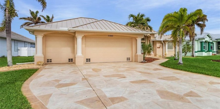 Casa en Port Charlotte, Florida 3 dormitorios, 193.33 m2 № 1568489
