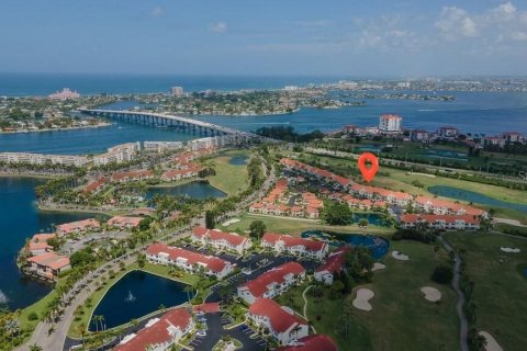 Condo in Saint Petersburg, Florida, 2 bedrooms  № 1684928 - photo 3