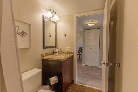 Condo in Saint Petersburg, Florida, 2 bedrooms  № 1684928 - photo 9