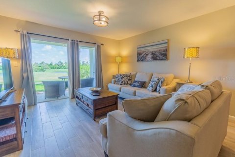 Condo in Saint Petersburg, Florida, 2 bedrooms  № 1684928 - photo 6