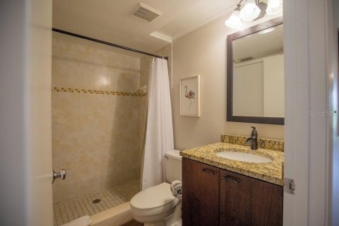 Condo in Saint Petersburg, Florida, 2 bedrooms  № 1684928 - photo 10