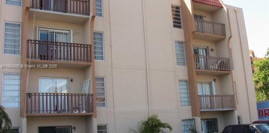 Condo in Miami, Florida, 2 bedrooms № 1931127
