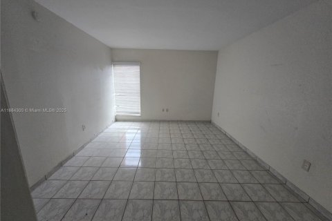Condo in Miami, Florida, 2 bedrooms  № 1931127 - photo 22