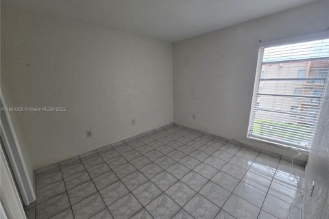 Condo in Miami, Florida, 2 bedrooms  № 1931127 - photo 30