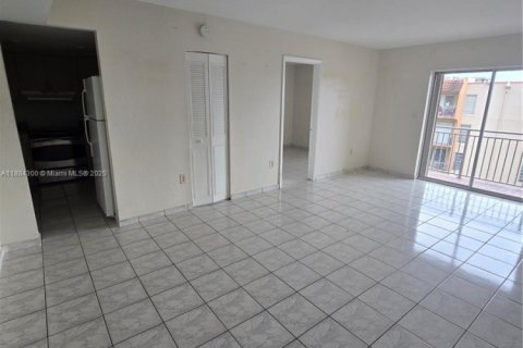 Condo in Miami, Florida, 2 bedrooms  № 1931127 - photo 10